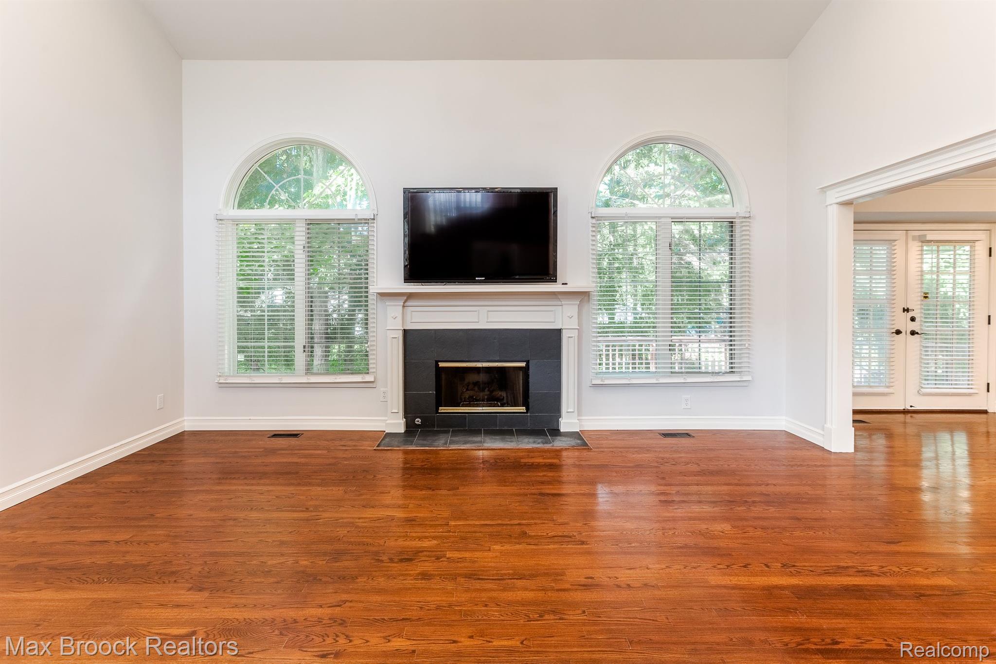 3487 Warwick Drive Rochester, MI 48309 - Photo 5 of 36 Gallery Image 5