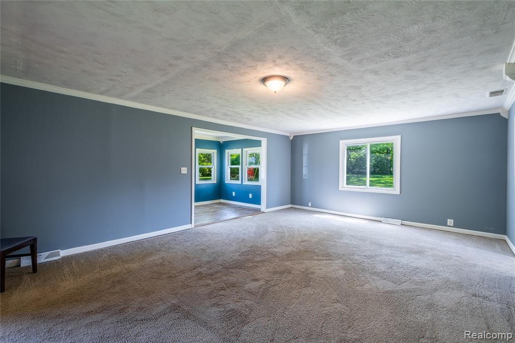 12238 Jennings Road Linden, MI 48451 - Photo 5 of 33