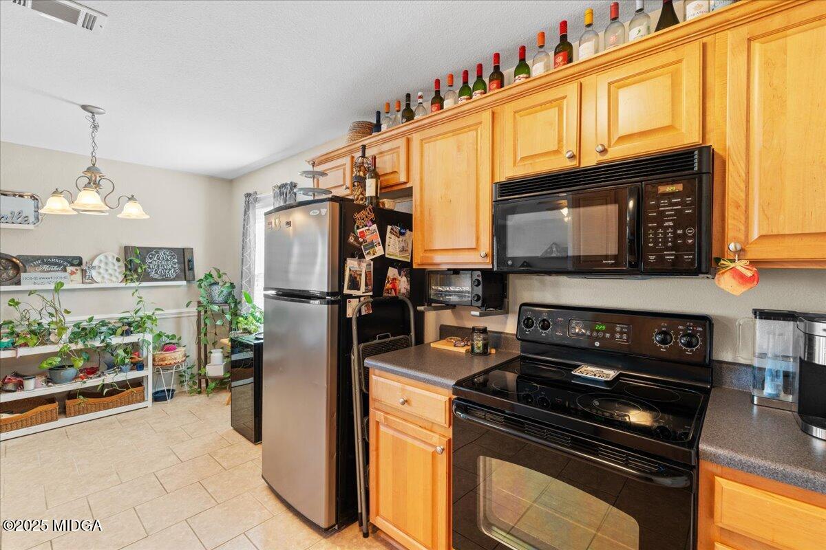 125 Amber Drive Byron, GA 31008 - Photo 12 of 27 a kitchen with a stove and a refrigerator
