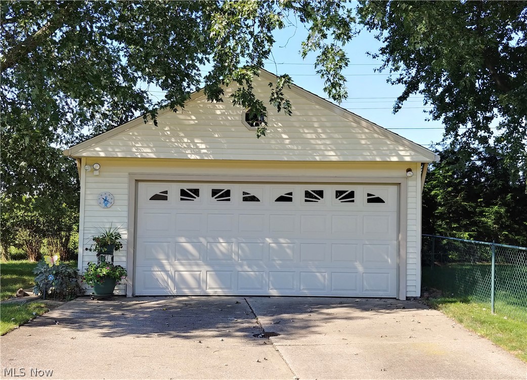 6844 Maplewood Road Parma Heights, OH 44130 - Photo 3 of 11