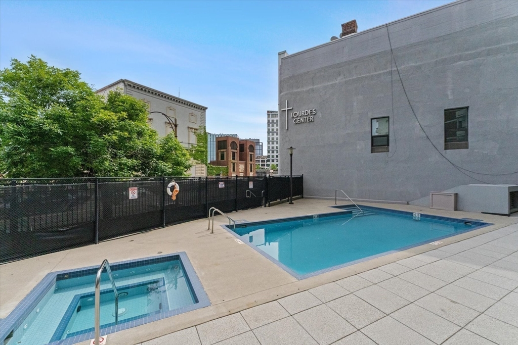 566 Commonwealth Avenue, Unit 703 Boston, MA 02215 - Photo 11 of 17