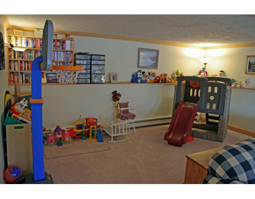 17 Whitewood Road Milford, MA 01757 - Photo 11 of 23 Gallery Image 11