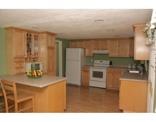 17 Whitewood Road Milford, MA 01757 - Photo 5 of 23 Gallery Image 5