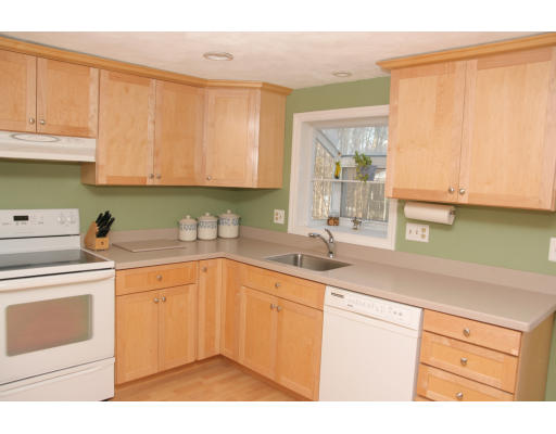 17 Whitewood Road Milford, MA 01757 - Photo 7 of 23 Gallery Image 7