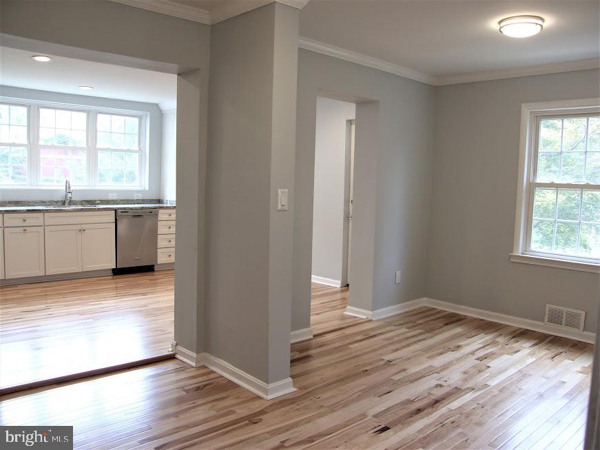 5919 Williamsburg Road Alexandria, VA 22303 - Photo 3 of 40 Dining Room into Kitchen