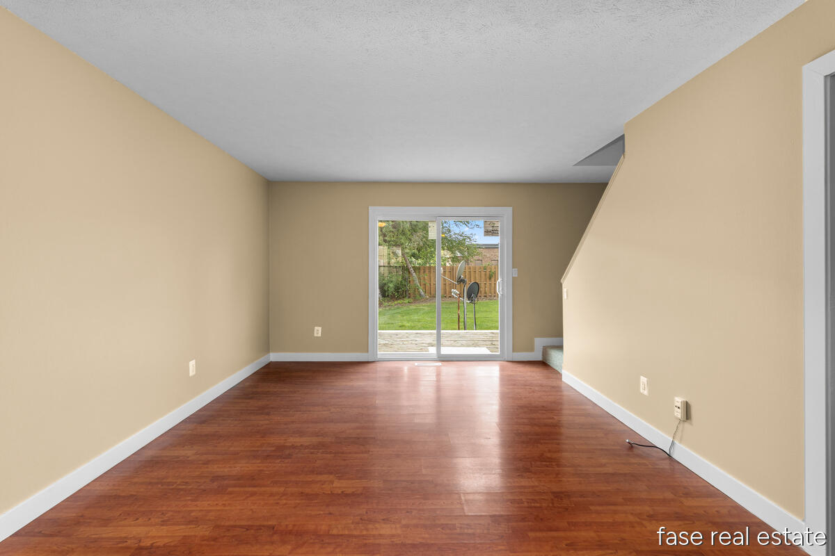 4605 Tabor Road Northwest Comstock Park, MI 49321 - Photo 4 of 23 4605-Tabor_004