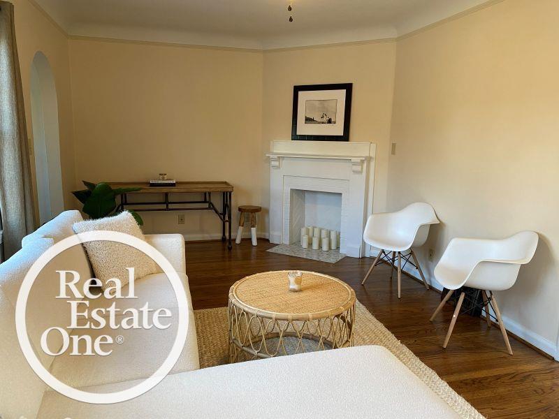897 Rivard Boulevard Grosse Pointe, MI 48230 - Photo 15 of 42 50212858-5ebd7276-eecd-488b-a3a9-baec2a6ff526.JPG