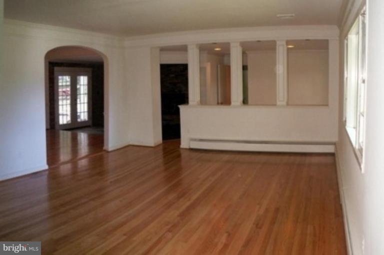 14621 Peach Orchard Road Silver Spring, MD 20905 - Photo 3 of 15 Living Room