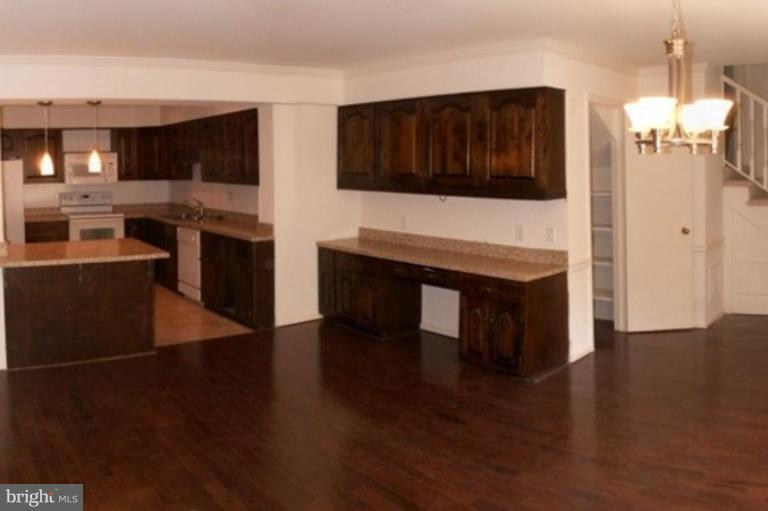 14621 Peach Orchard Road Silver Spring, MD 20905 - Photo 4 of 15 Breakfast Area