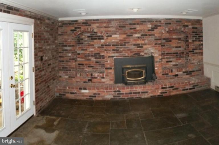 14621 Peach Orchard Road Silver Spring, MD 20905 - Photo 6 of 15 Den