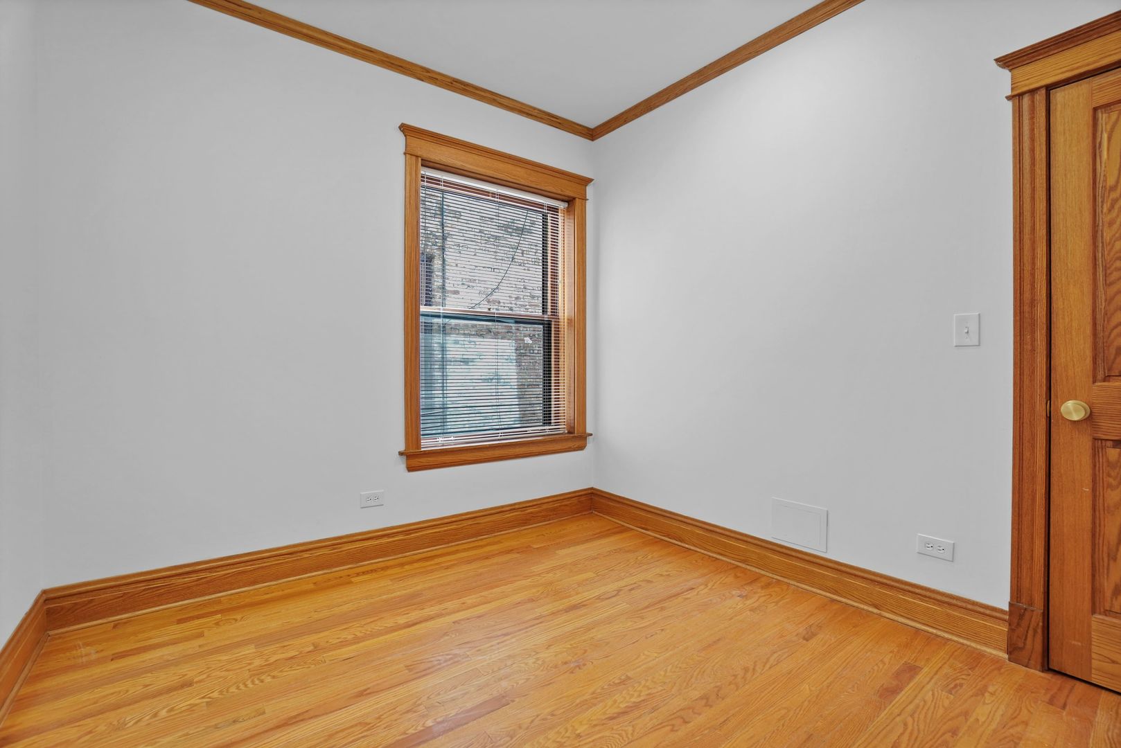 849 West Grace Street, Unit 2 Chicago, IL 60613 - Photo 11 of 19 a view of empty room with window