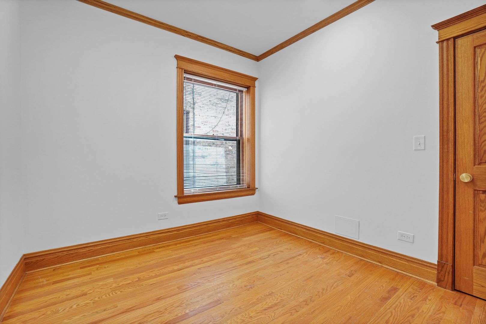 849 West Grace Street, Unit 2 Chicago, IL 60613 - Photo 12 of 19 a view of empty room with window