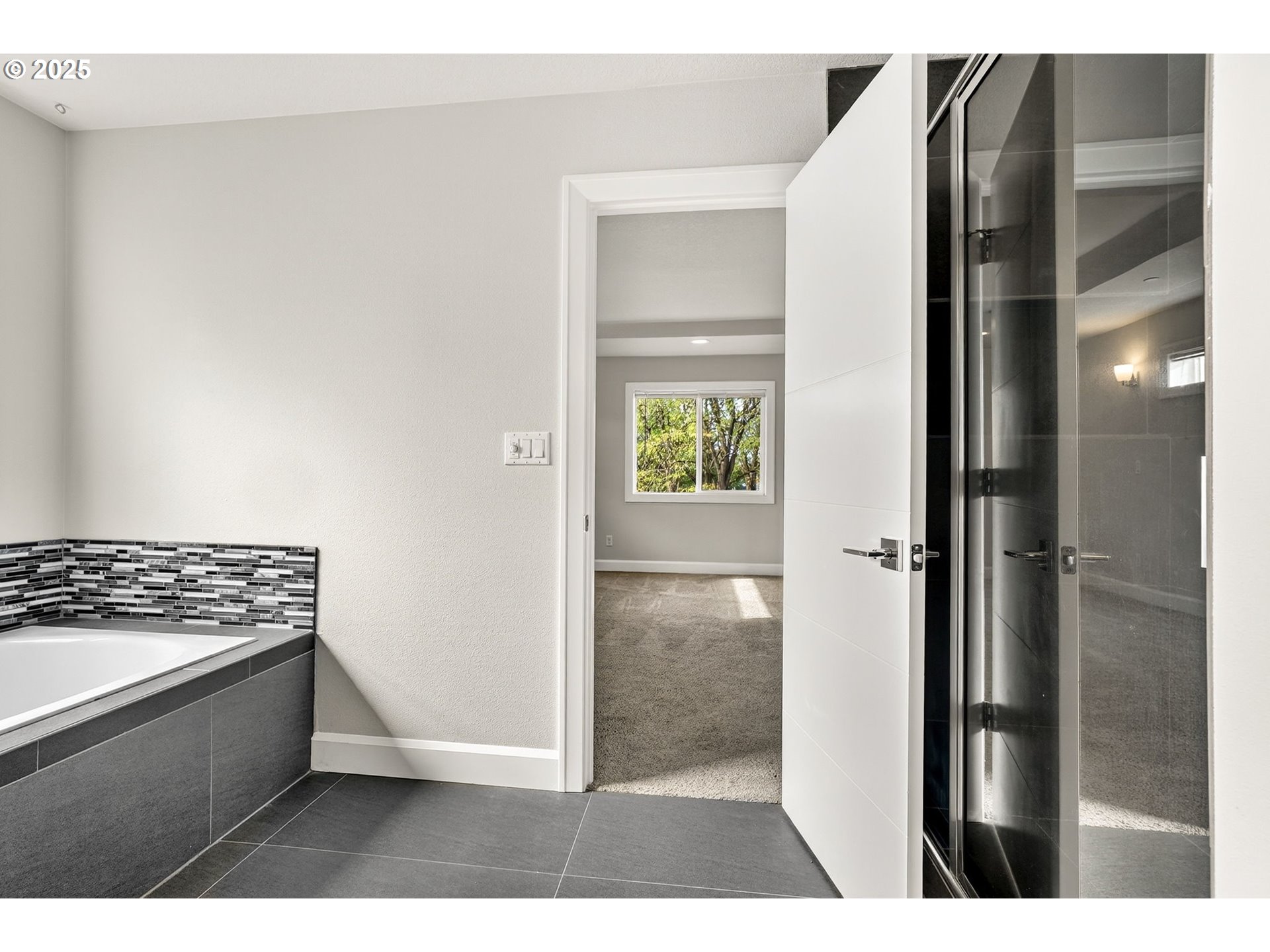 7830 Southeast Boise Court Portland, OR 97206 - Photo 38 of 48 a view of kitchen with washer and dryer