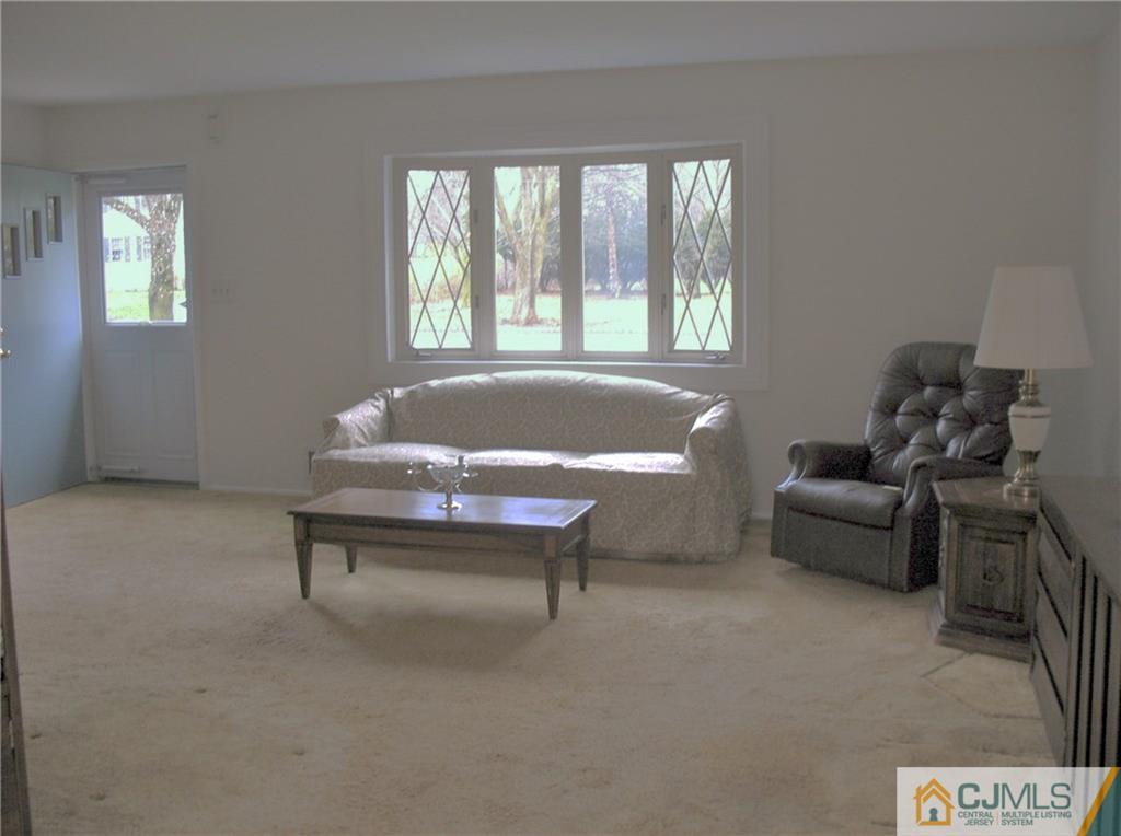 17 Overbrook Road Piscataway, NJ 08854 - Photo 4 of 19 Gallery Image 4