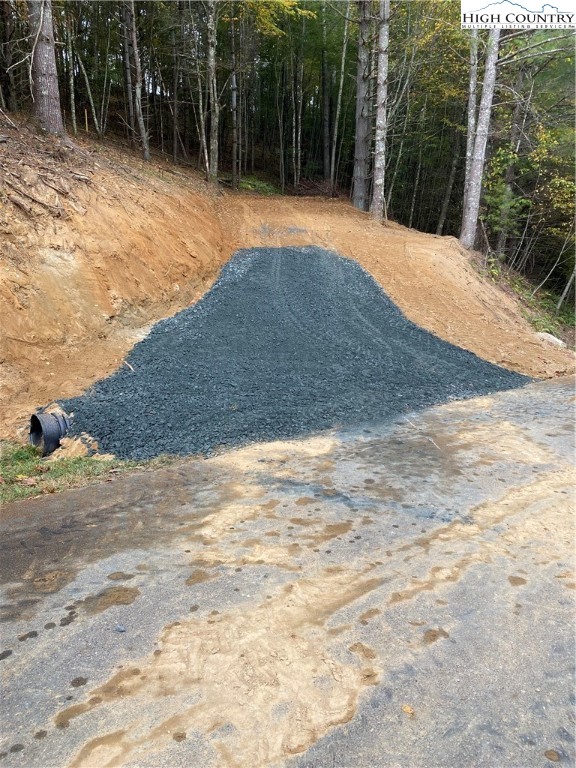 Shawnee Trail Jefferson, NC 28640 - Photo 2 of 24 a backyard of a house with lots of green space