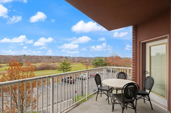 $565,000 | 38 Village Middleton Ma, Unit 201, Middleton, MA 01949