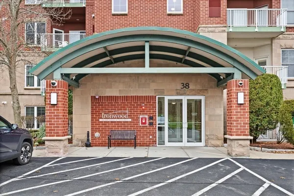$565,000 | 38 Village Middleton Ma, Unit 201, Middleton, MA 01949