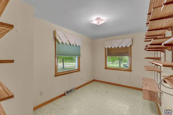 $285,000 | 3803 Northwest Wilder Road, Topeka, KS 66617
