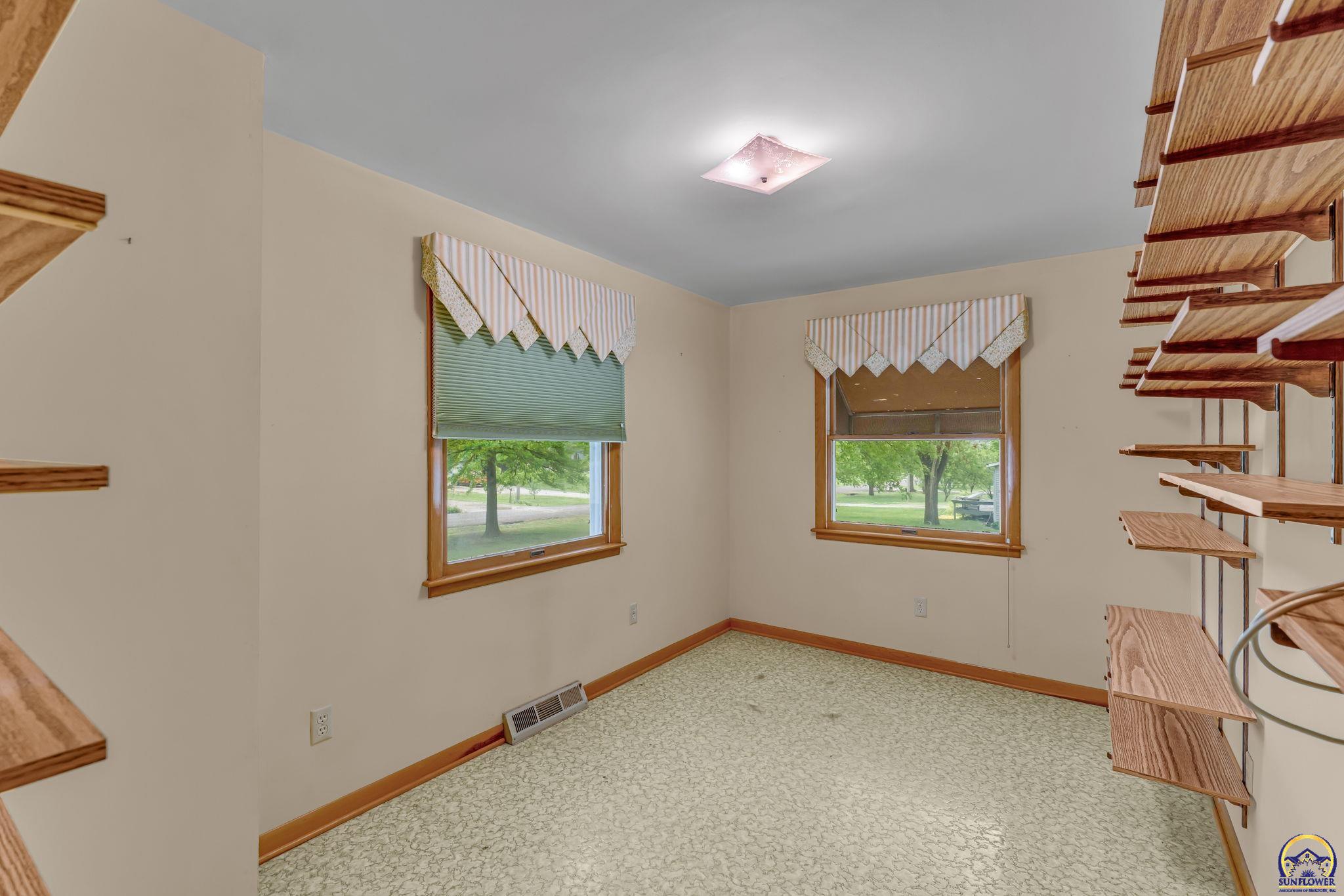 3803 Northwest Wilder Road Topeka, KS 66617 - Photo 24 of 40