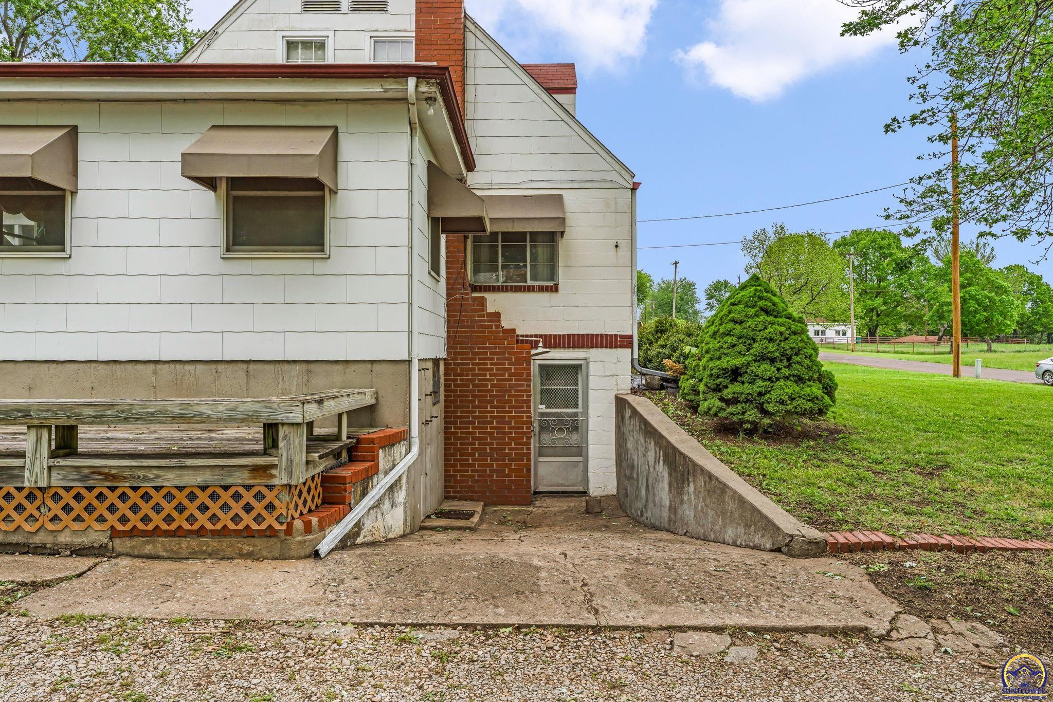 3803 Northwest Wilder Road Topeka, KS 66617 - Photo 6 of 40