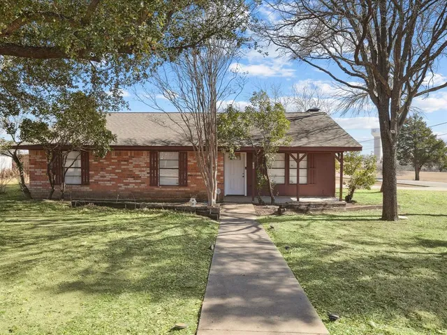 $339,000 | 175 Creekview Drive East, Red Oak, TX 75154