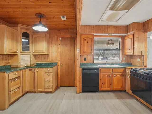 $339,000 | 175 Creekview Drive East, Red Oak, TX 75154