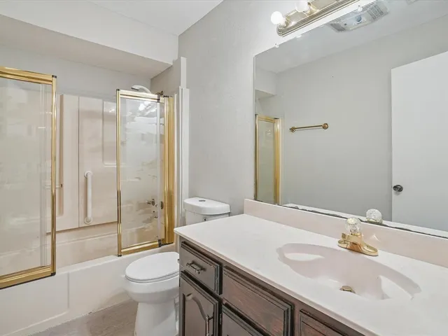 $339,000 | 175 Creekview Drive East, Red Oak, TX 75154