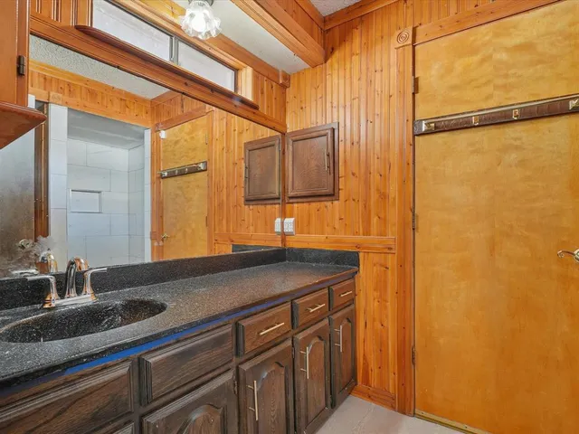 $339,000 | 175 Creekview Drive East, Red Oak, TX 75154