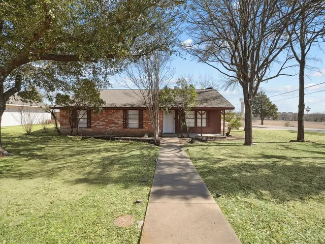 $339,000 | 175 Creekview Drive East, Red Oak, TX 75154