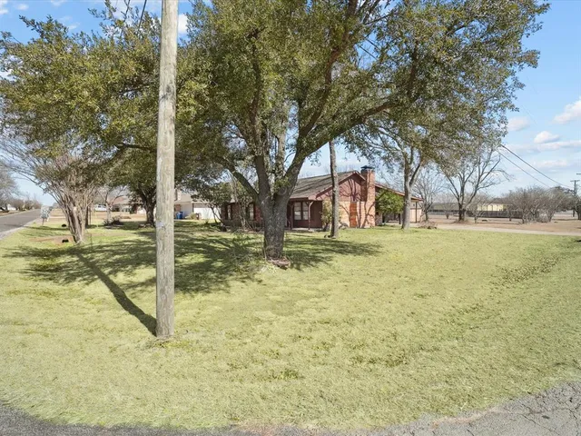 $339,000 | 175 Creekview Drive East, Red Oak, TX 75154