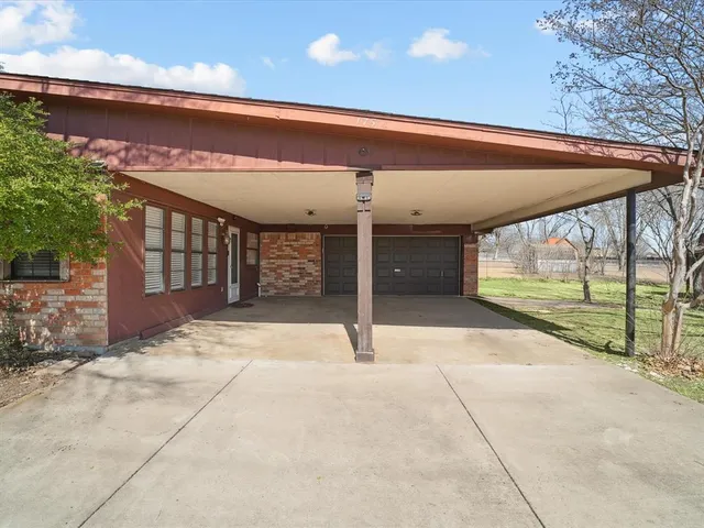 $339,000 | 175 Creekview Drive East, Red Oak, TX 75154