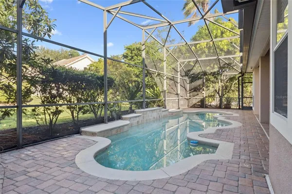 a view of a backyard