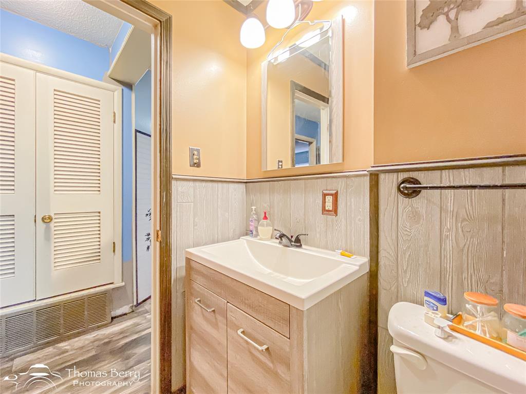 1029 Northwest 3rd Street Hamlin, TX 79520 - Photo 25 of 35 a bathroom with a sink and a mirror