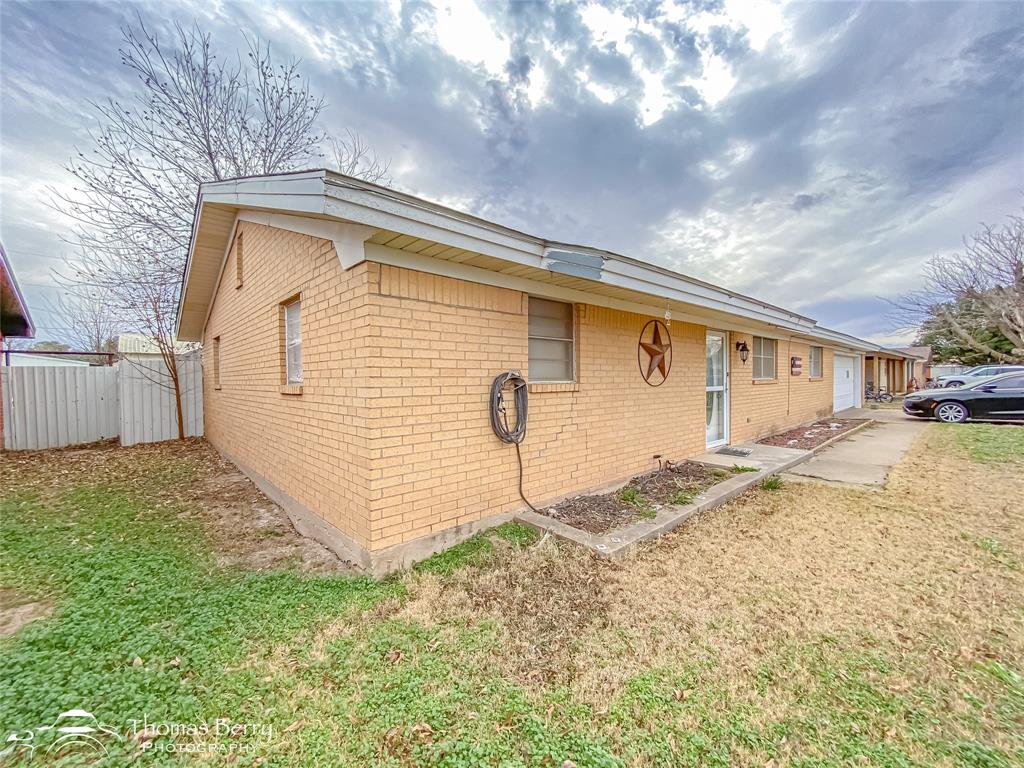 1029 Northwest 3rd Street Hamlin, TX 79520 - Photo 3 of 35