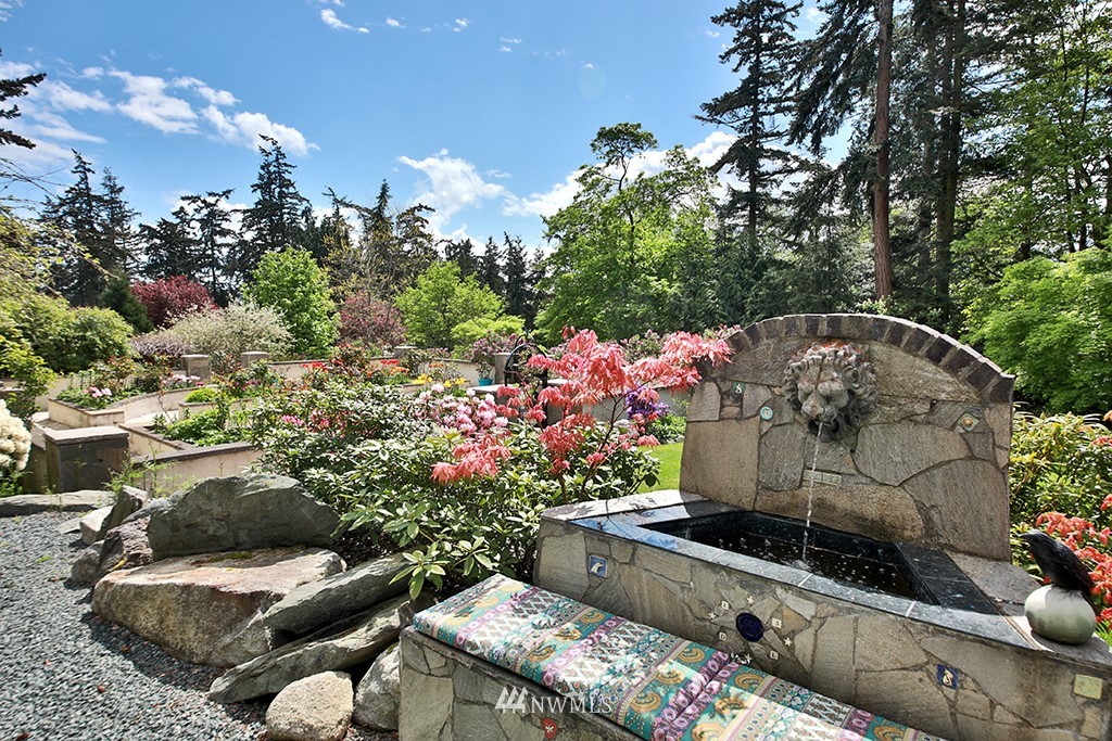 5741 Crow Haven Road Langley, WA 98260 - Photo 37 of 40 a outdoor living space with furniture and flowers