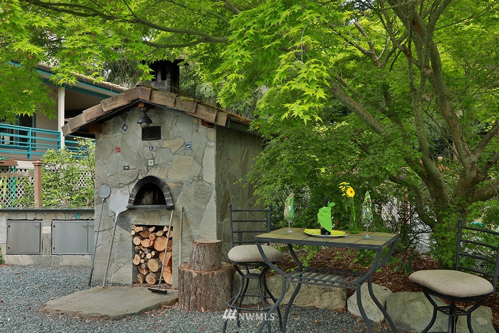 5741 Crow Haven Road Langley, WA 98260 - Photo 7 of 40 a front view of a house with garden