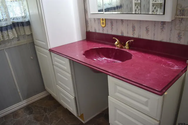 $199,999 | 209 Ludolph Street, Palestine, TX 75803