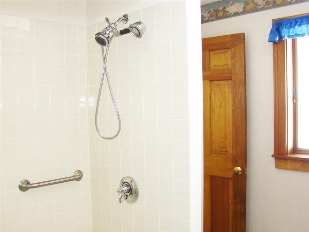 52 Bristol Road Damariscotta, ME 04543 - Photo 17 of 21 Tile bath adjacent to northeast bedroom.
