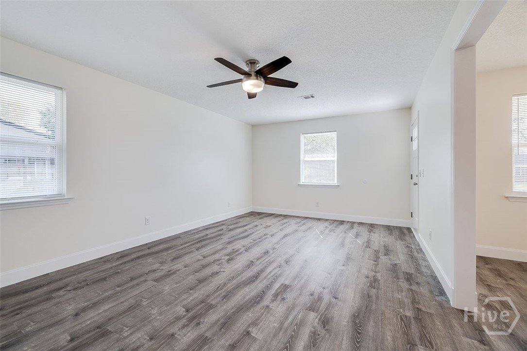 308 East 4th Street Springfield, GA 31329 - Photo 12 of 46 living room