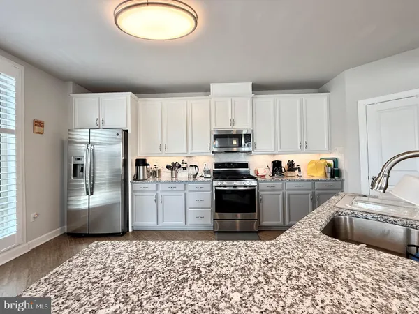 $685,000 | 6107 Fairview Farm Drive, Unit 202, Alexandria, VA 22315