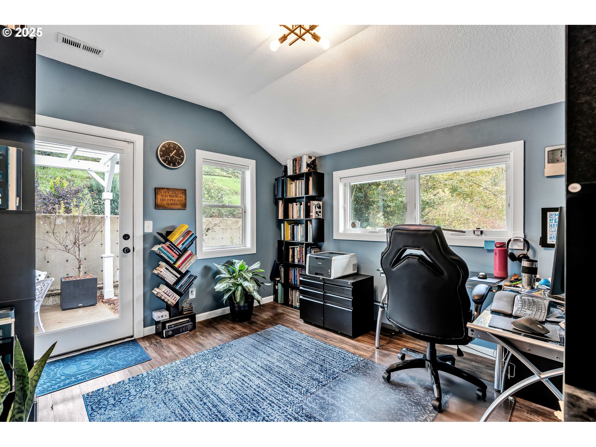 704 3rd Avenue Oregon City, OR 97045 - Photo 17 of 48 a workspace with furniture and a window