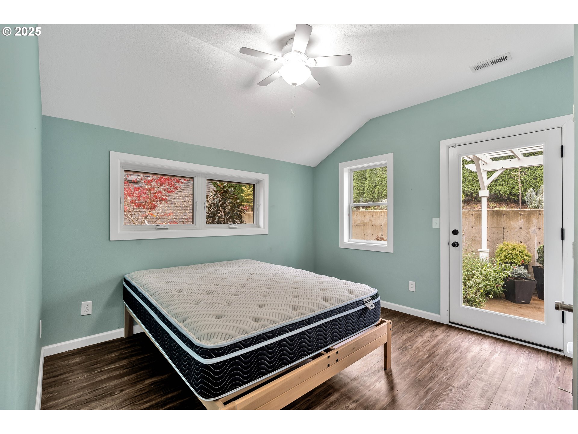 704 3rd Avenue Oregon City, OR 97045 - Photo 20 of 48 a sitting area with furniture and a window
