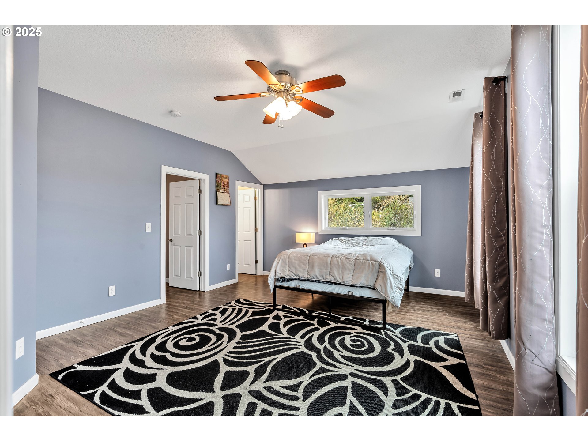 704 3rd Avenue Oregon City, OR 97045 - Photo 23 of 48 a bedroom with a bed and a window