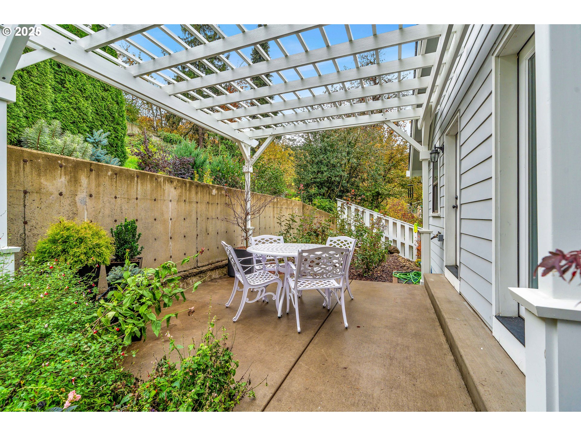 704 3rd Avenue Oregon City, OR 97045 - Photo 27 of 48 a backyard of a house with table and chairs