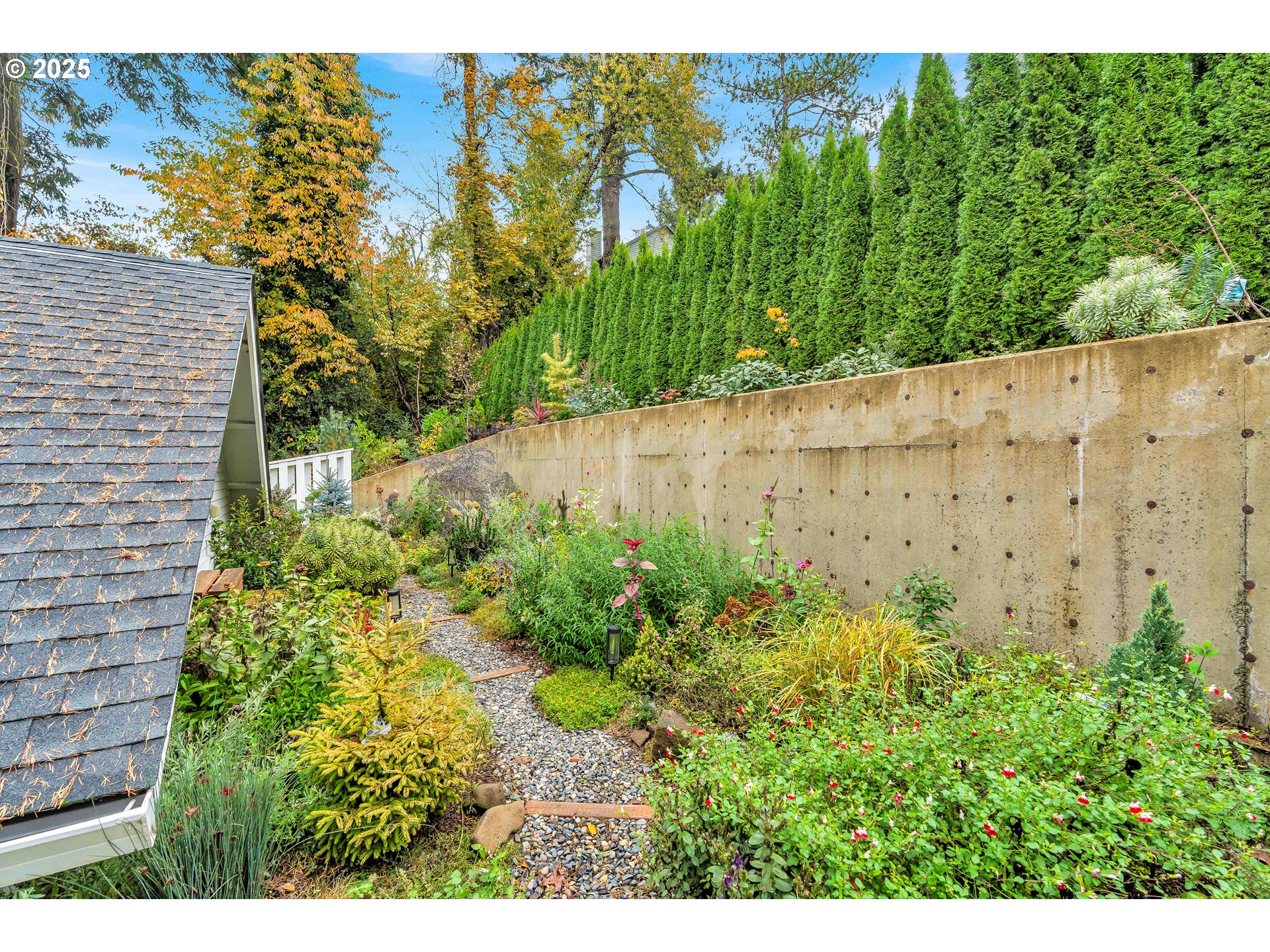 704 3rd Avenue Oregon City, OR 97045 - Photo 29 of 48 a view of a garden with plants