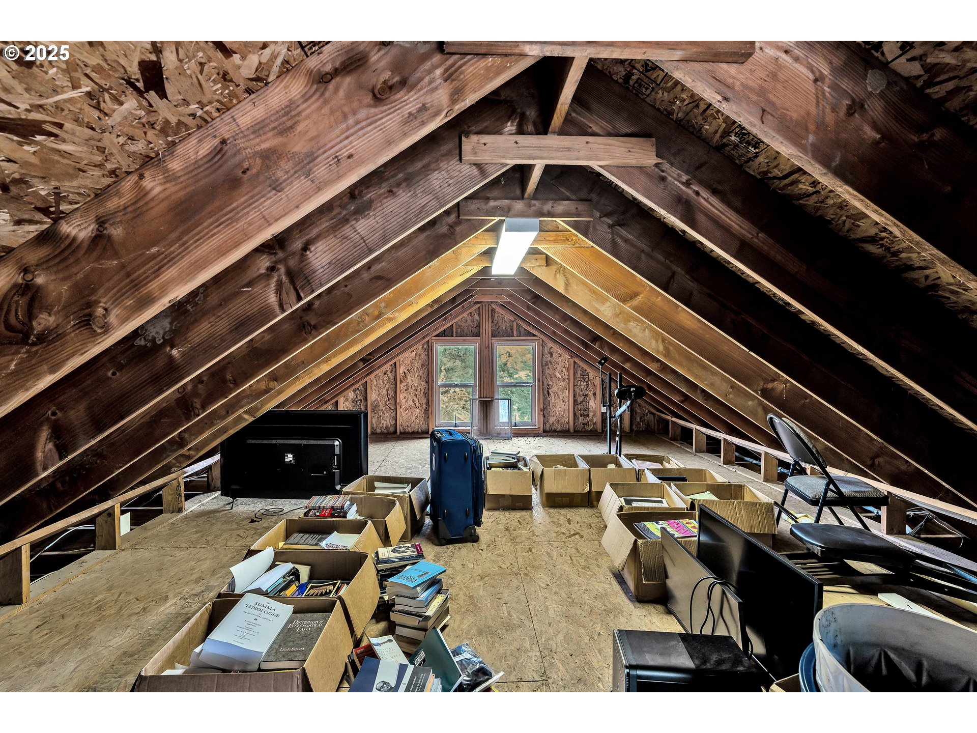 704 3rd Avenue Oregon City, OR 97045 - Photo 35 of 48 a view of living room with furniture