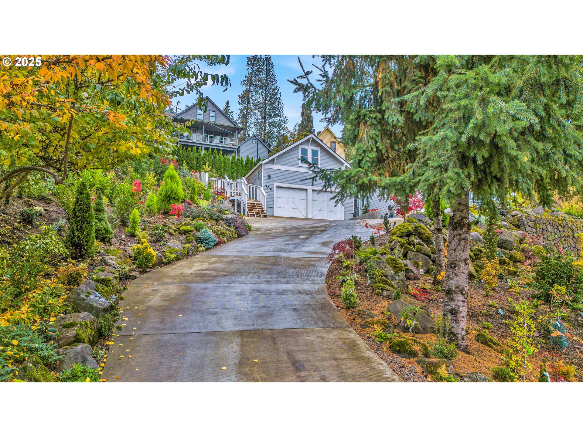 704 3rd Avenue Oregon City, OR 97045 - Photo 4 of 48 a black and white photo of a house