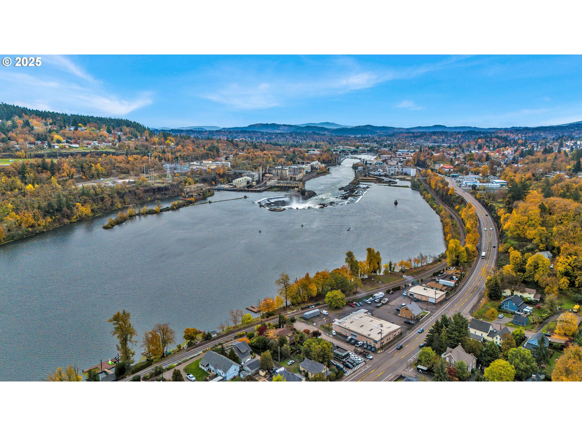 704 3rd Avenue Oregon City, OR 97045 - Photo 47 of 48 a view of a city