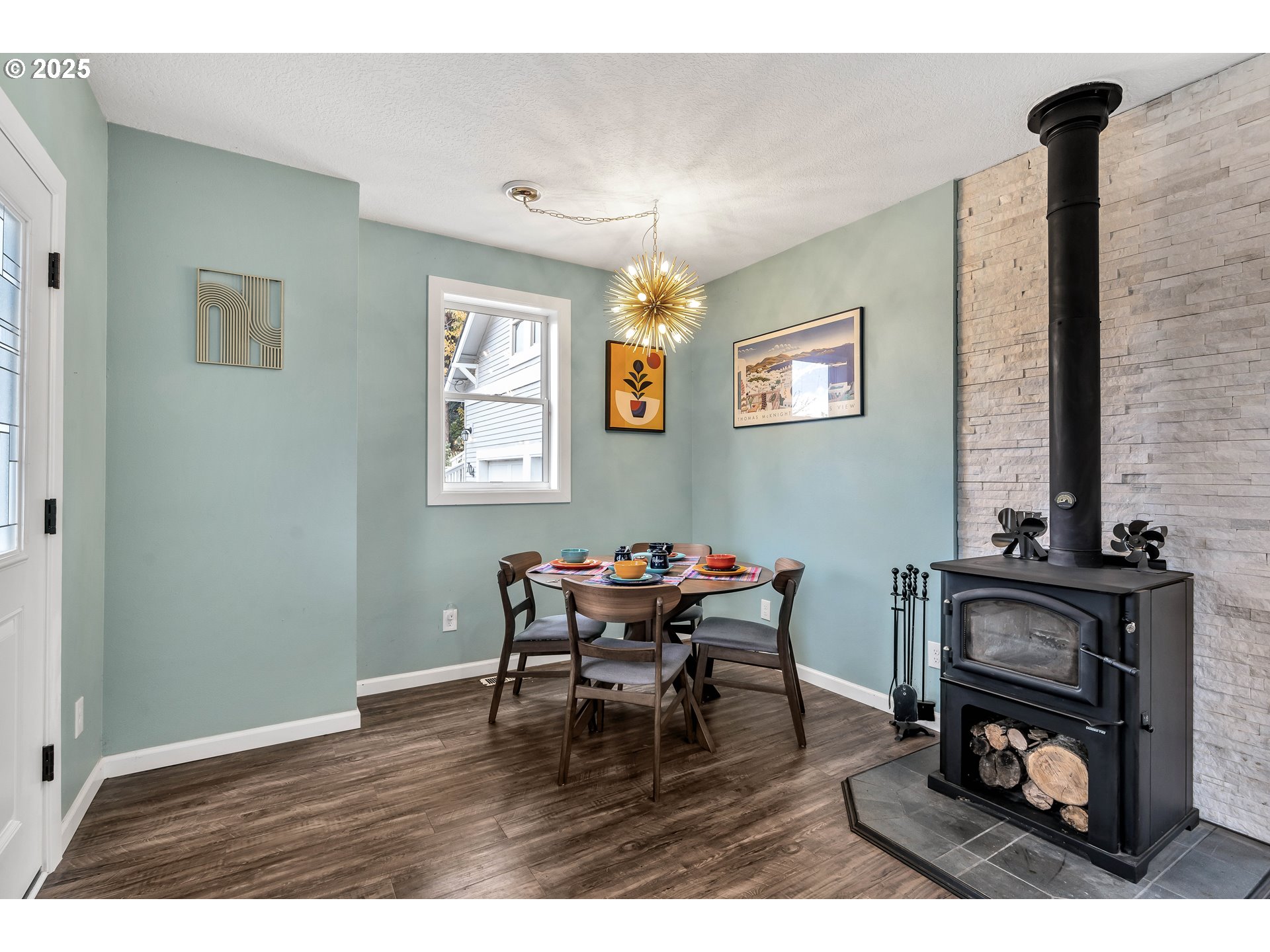 704 3rd Avenue Oregon City, OR 97045 - Photo 9 of 48 a dining room with furniture and window