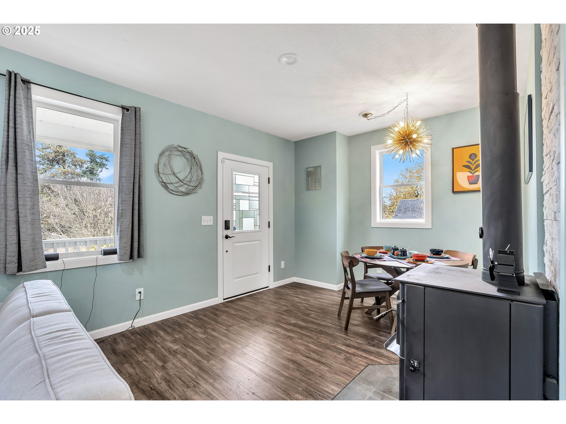 704 3rd Avenue Oregon City, OR 97045 - Photo 10 of 48 a living room with furniture and a window